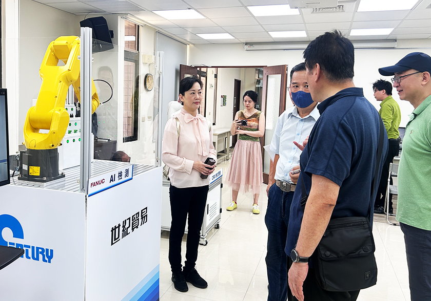 世紀貿易展示CRX協作型機械手臂與AI檢測亮相彰化巡展